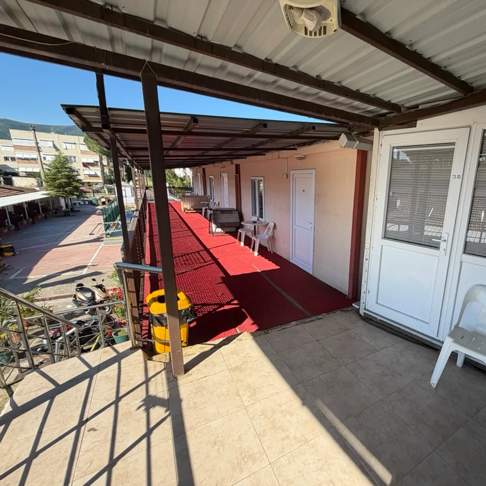 Kafkas Motel Erdek deluxe oda balkon ve dış alan görünümü