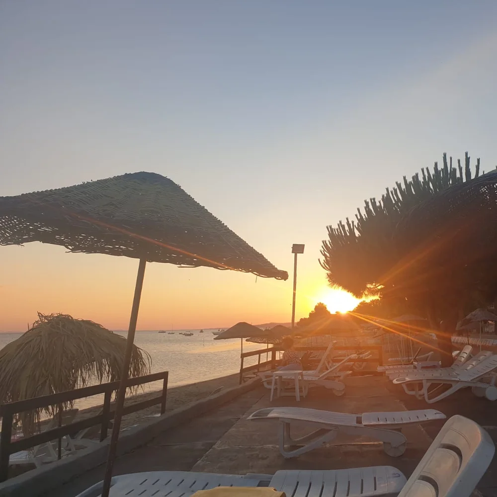 Kafkas Motel Erdek plaj alanında gün batımı