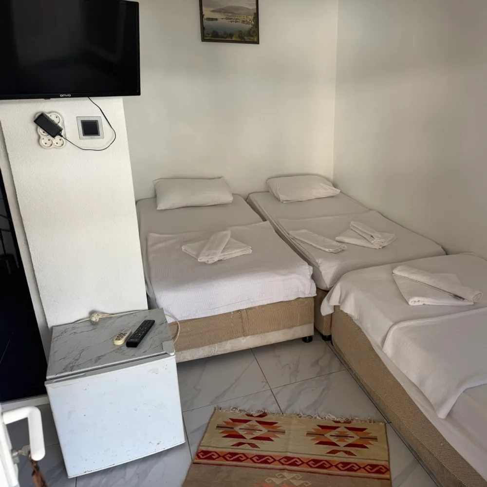 Kafkas Motel Erdek standart oda üç yatak düzeni